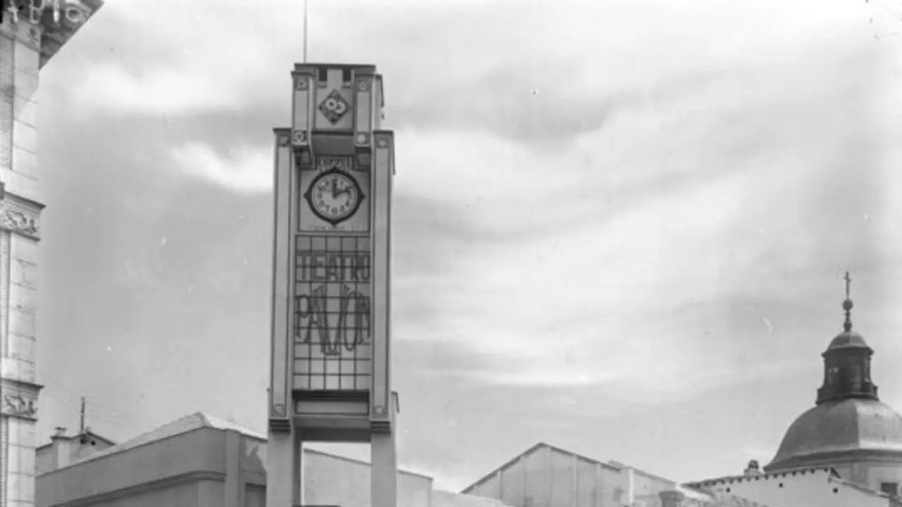 Teatro Pav&oacute;n, vista de la fachada. Foto: Luis Llad&oacute;.