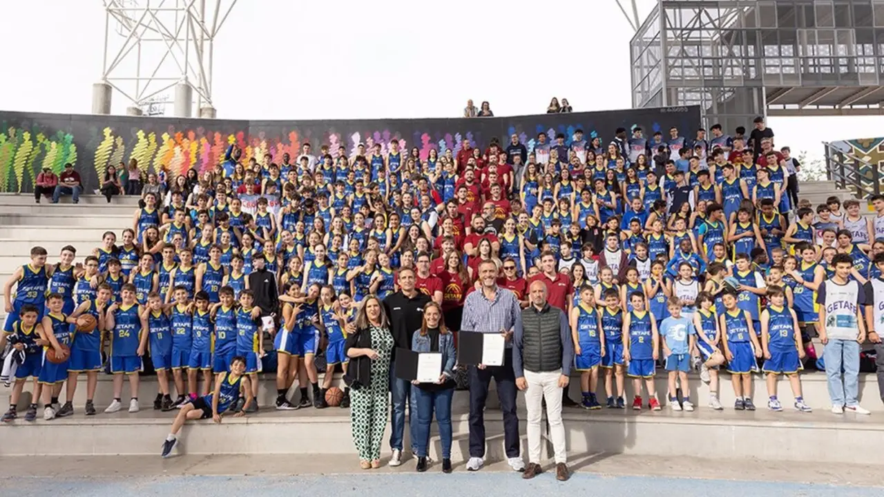 El Ayuntamiento de Getafe y la Fundaci&oacute;n Incorpora Deportistas Solidarios han firmado la concesi&oacute;n administrativa para la instalaci&oacute;n de un pabell&oacute;n de baloncesto en el barrio de Buenavista.