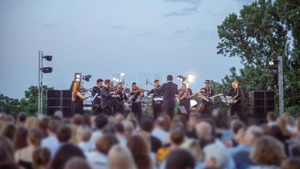 Concierto al aire libre. Imagen de archivo.