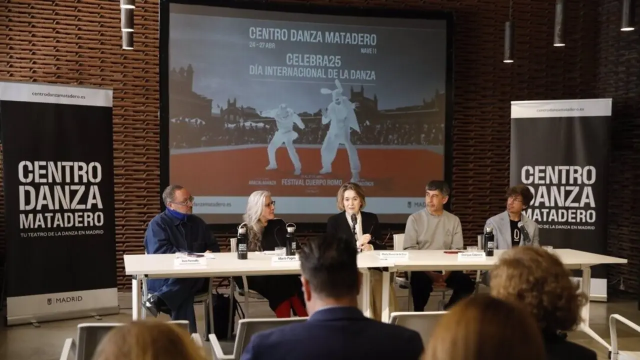Marta Rivera de la Cruz, acompa&ntilde;ada por Mar&iacute;a Pag&eacute;s en el Centro Danza Matadero.