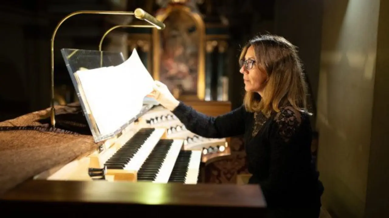 La organista Esther Ciudad en el Ciclo de &Oacute;rgano de San Gin&eacute;s. Imagen del Ayuntamiento de Madrid.