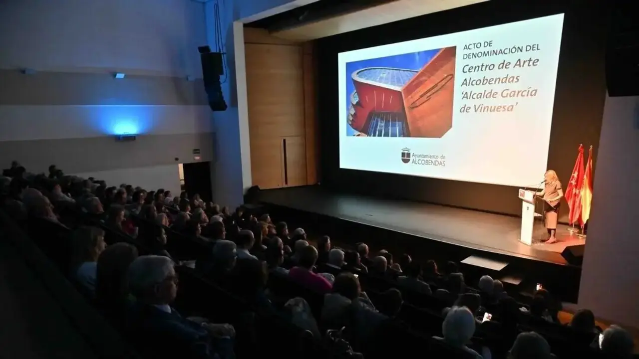 Acto de homenaje a Ignacio Garc&iacute;a de Vinuesa que ya da su nombre al Centro de Arte Alcobendas.