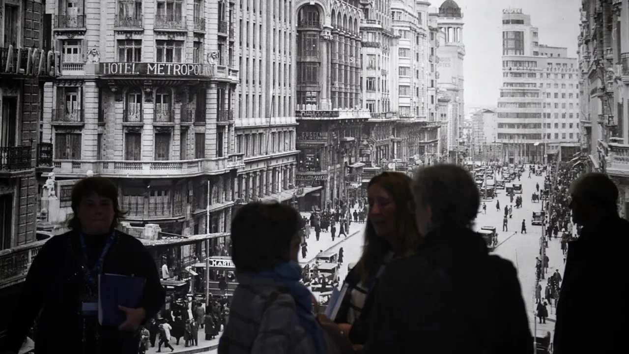 Detalle de la exposici&oacute;n durante la presentaci&oacute;n de la muestra 'Madrid metr&oacute;poli. El sue&ntilde;o de Antonio Palacios'.