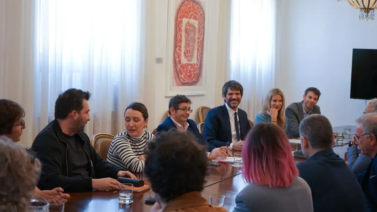 Reuni&oacute;n de asociaciones de guionistas.