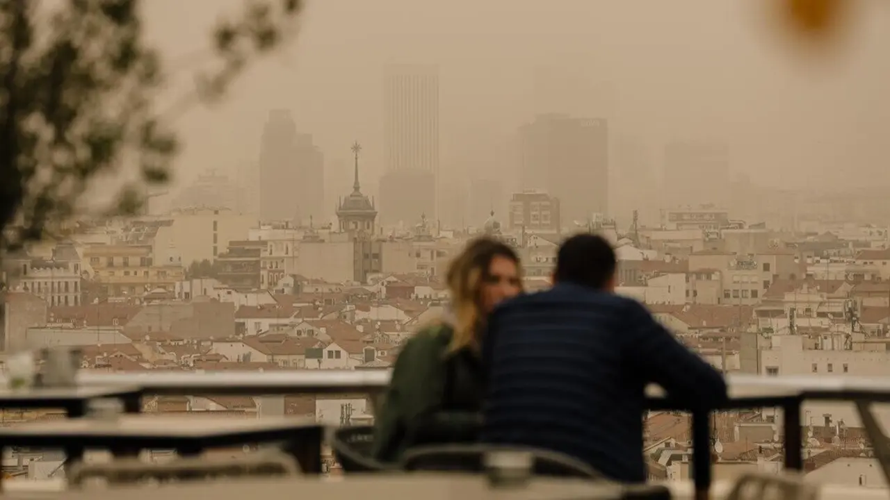 Calima desde la terraza del C&iacute;rculo de Bellas Artes.
