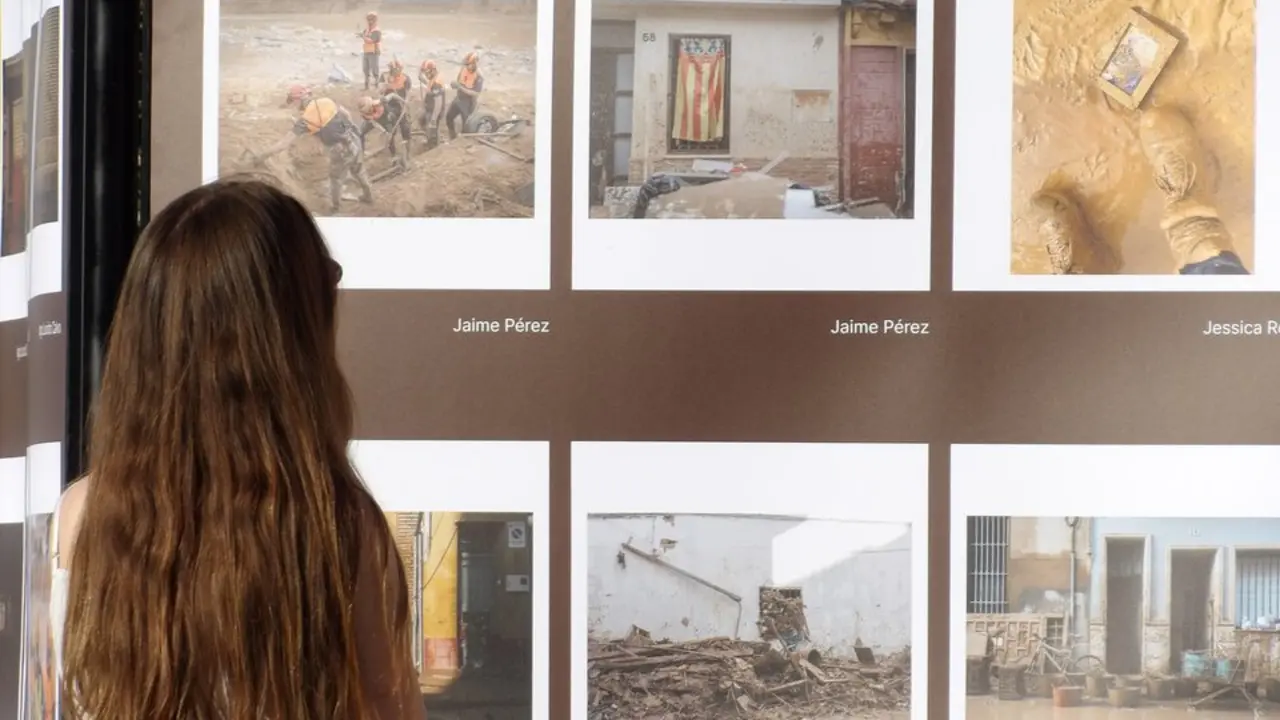 El Retiro acoge la exposici&oacute;n fotogr&aacute;fica en homenaje a la solidaridad de los voluntarios en la DANA.