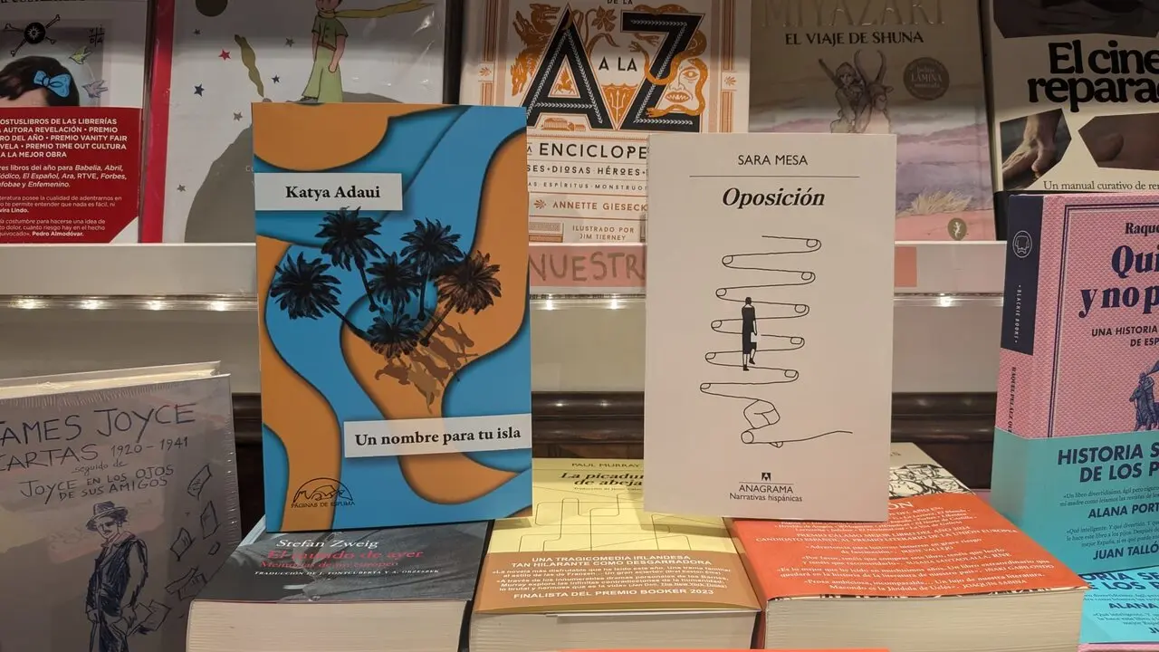 'Oposici&oacute;n', de Sara Mesa y 'Un nombre para tu isla', de Katya Adaui en la Librer&iacute;a La Lumbre.