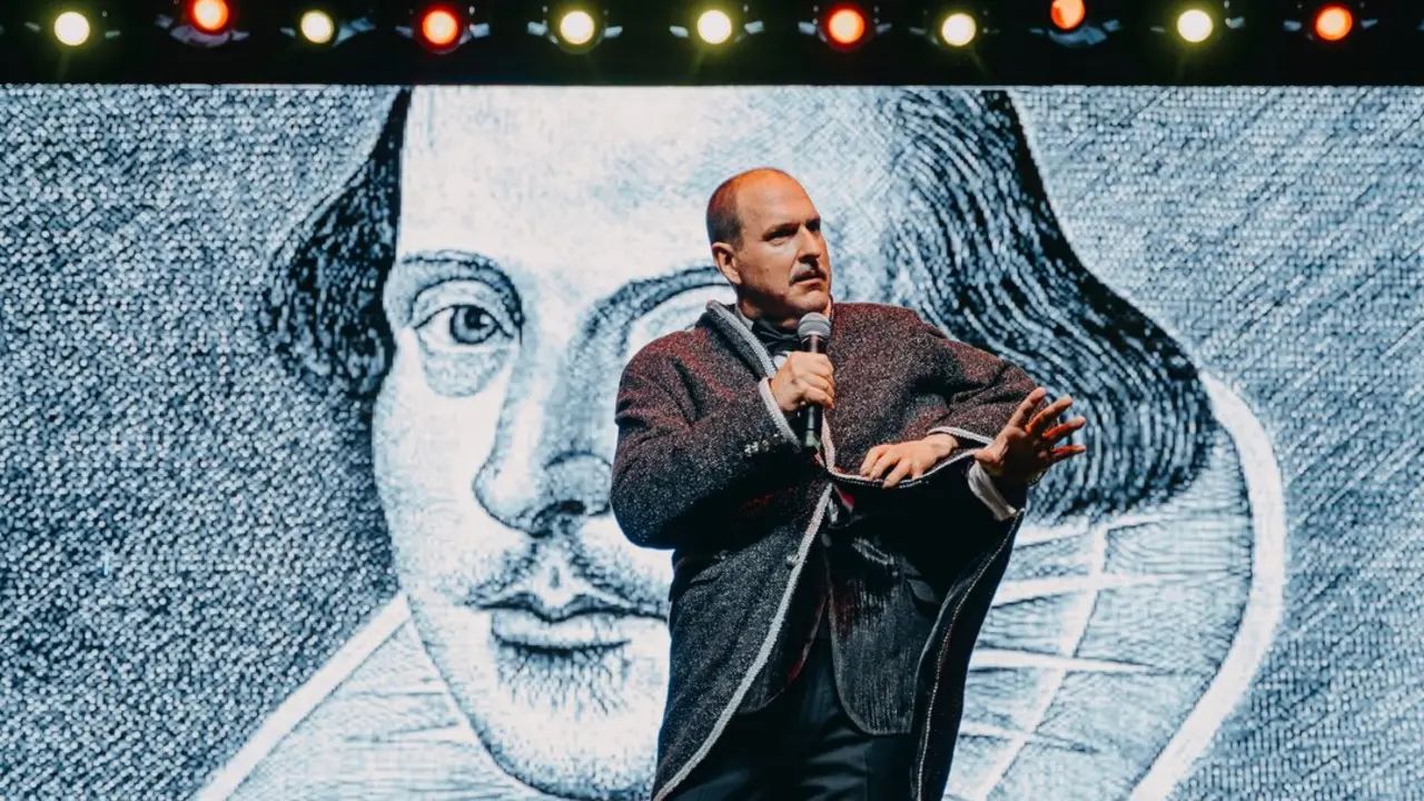 Andr&eacute;s Parra en su presentaci&oacute;n de  'Venga que si es pa&rsquo; eso'. Imagen de Proactiv Entertainment.