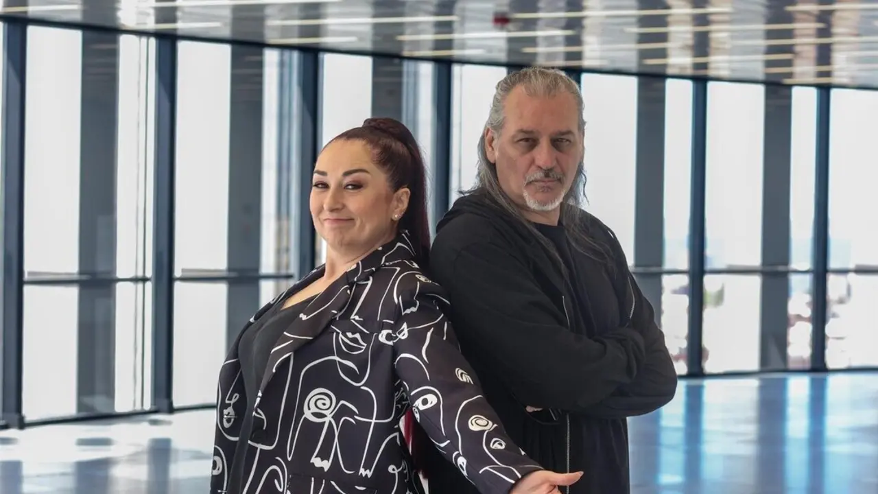 El grupo Camela posa despu&eacute;s de un junket de prensa por el concierto &lsquo;Locos por la M&uacute;sica&rsquo;.