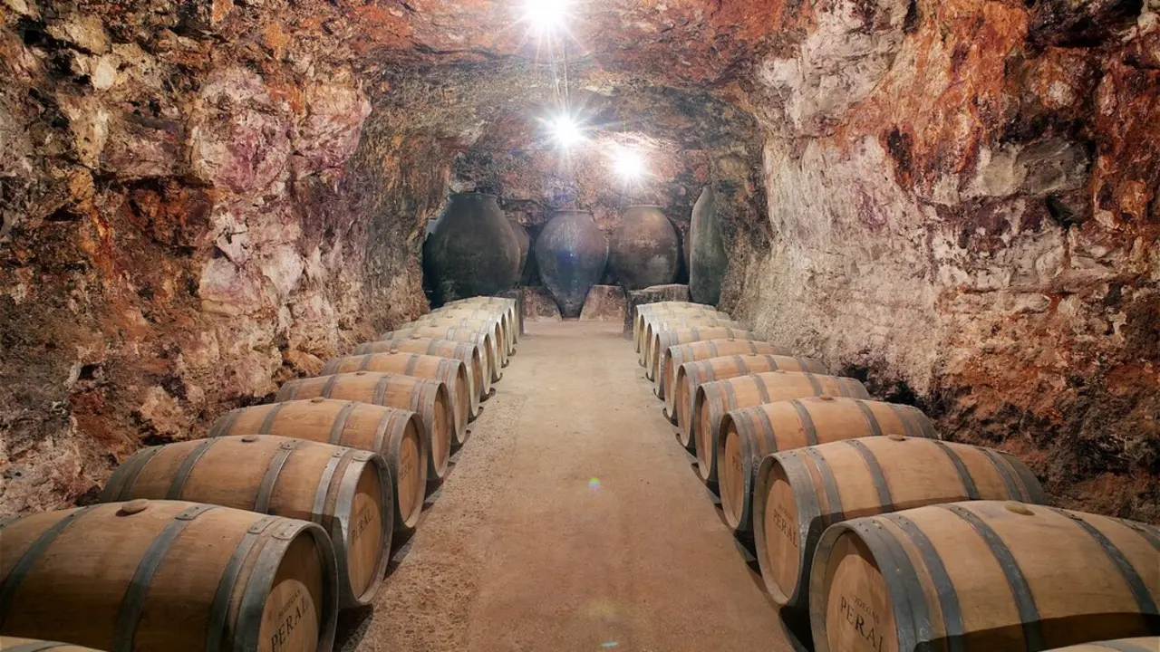 Bodegas Peral. Imagen cedida por RENFE.