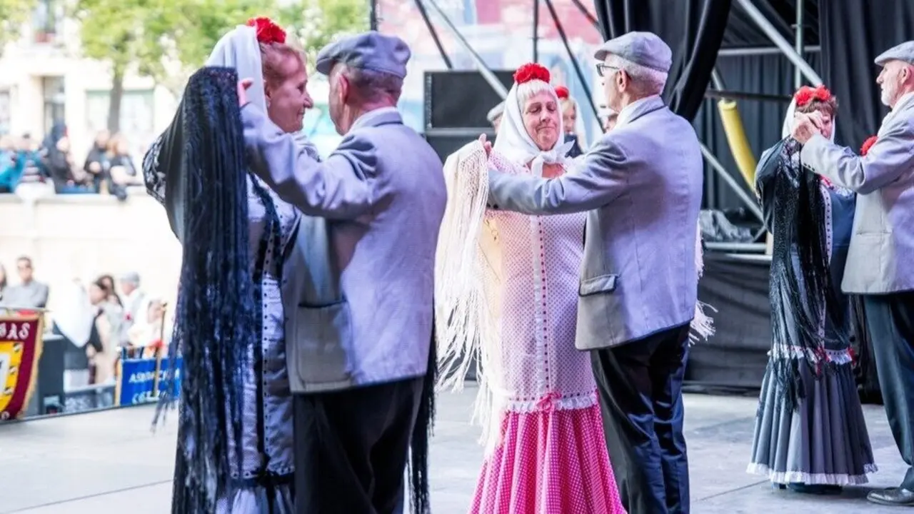 Federaci&oacute;n de Grupos Tradicionales Madrile&ntilde;os en Vistillas. Imagen del Ayuntamiento de Madrid.