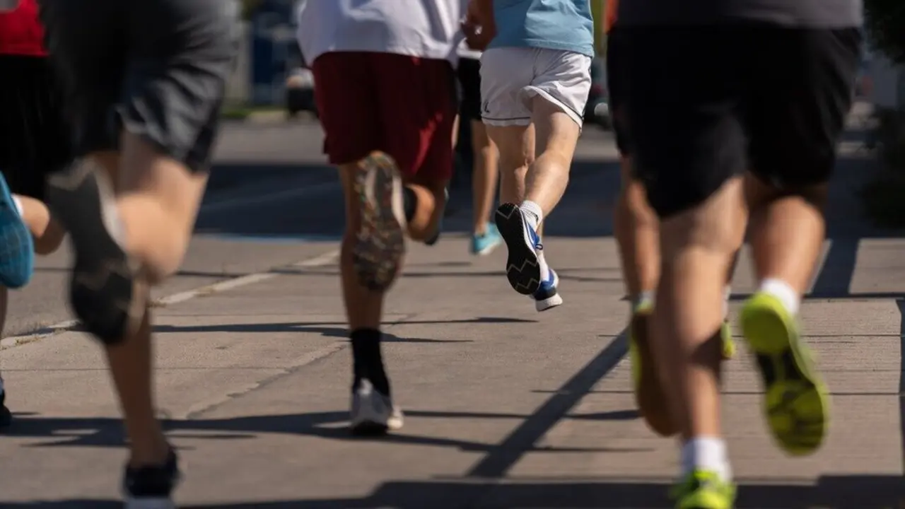 Personas corriendo.