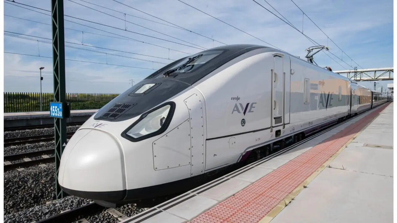Uno de los trenes AVE en una estaci&oacute;n espa&ntilde;ola. EP.
