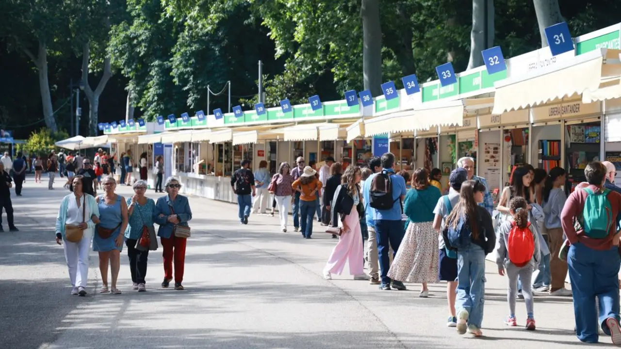 Dia 13 de la 83&ordf; Feria del Libro de Madrid. Patricia J. Garcinu&ntilde;o.