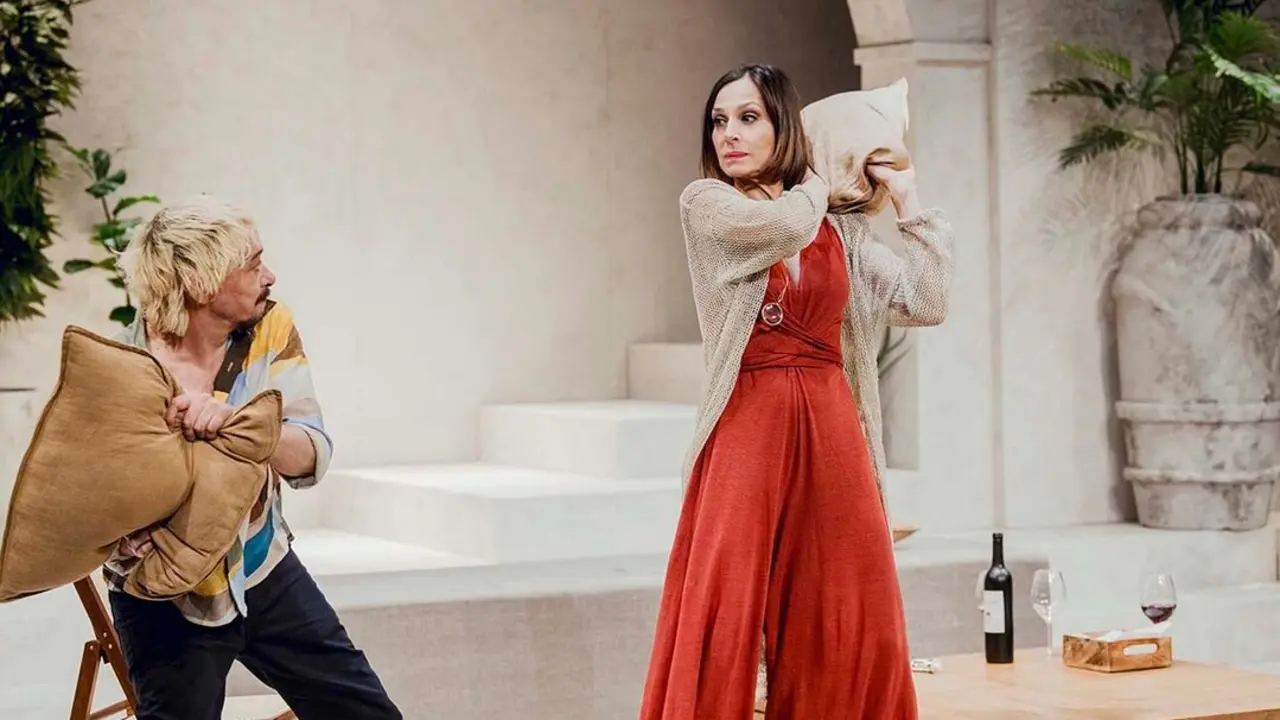 Un momento de la obra 'Conspiranoia'. Imagen de Teatro Alc&aacute;zar.