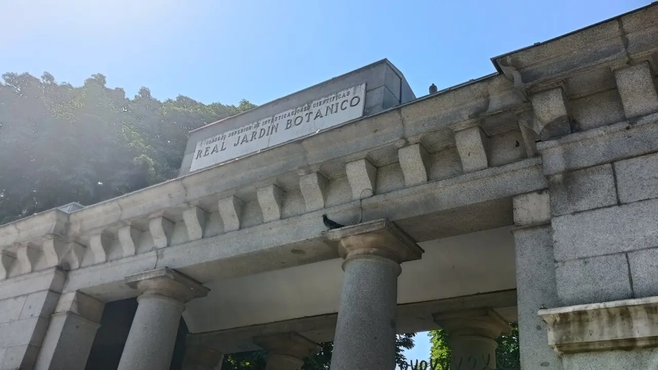 Entrada principal al Real Jard&iacute;n Bot&aacute;nico de Madrid.