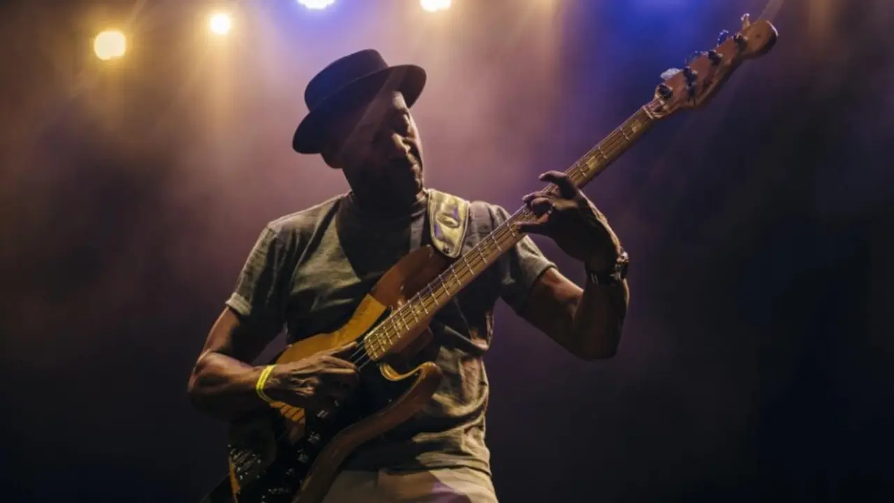 Marcus Miller en concierto. Imagen de Veranos de la Villa.