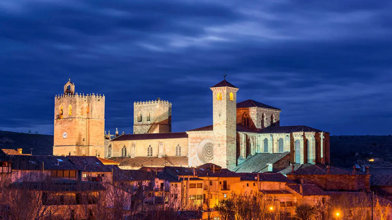 Castillo de Sig&uuml;enza. Imagen de Turismo Castilla La Mancha.
