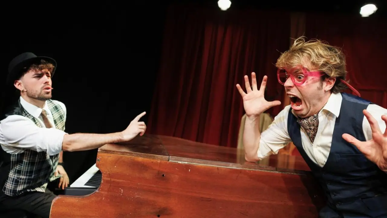 Momento de 'Asesinato para dos'. Imagen de Teatros Luchana.