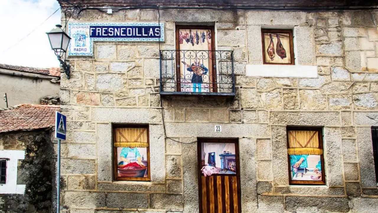 Ruta de las casas vivas. Fresnedillas de la Oliva.