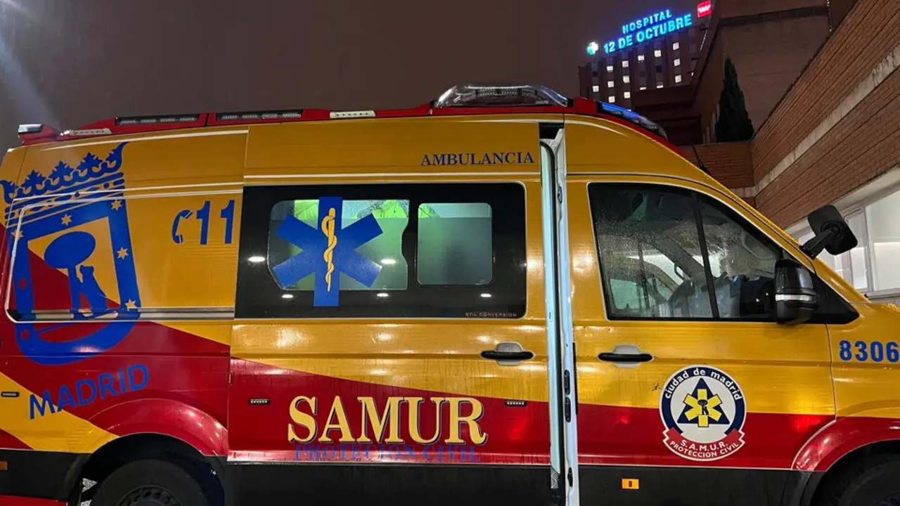 Archivo - Ambulancia de SAMUR Protecci&oacute;n Civil frente al Hospital 12 de Octubre de Madrid. Imagen de EP.