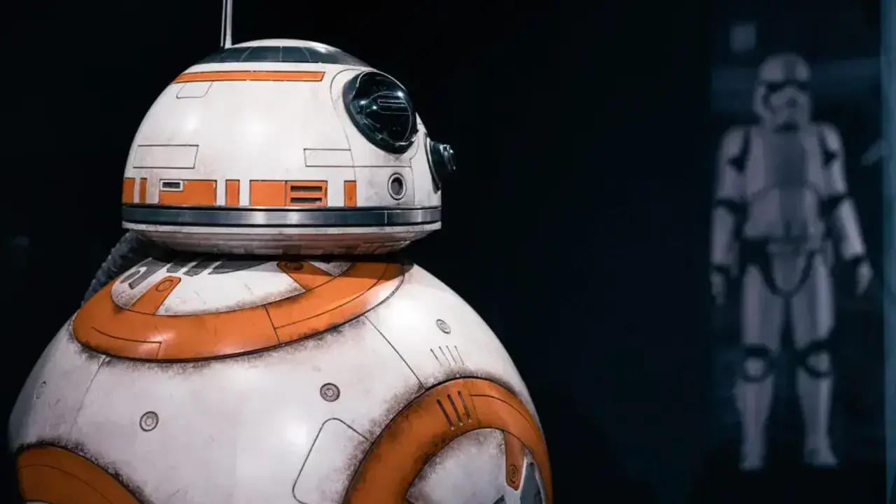 Marioneta de BB-8 de Star Wars, expuesta en la galer&iacute;a El Esp&iacute;ritu de la Aventura y el Descubrimiento de la exposici&oacute;n. Copyright: &copy; Disney