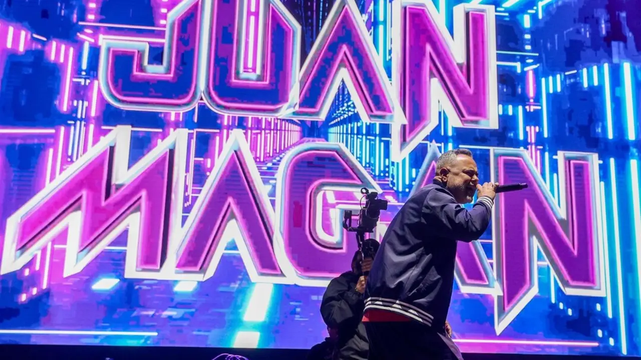 Archivo - El cantante Juan Mag&aacute;n act&uacute;a en el concierto &lsquo;Locos por la M&uacute;sica&rsquo;, en el Estadio Santiago Bernab&eacute;u, a 26 de abril de 2024, en Madrid (Espa&ntilde;a).