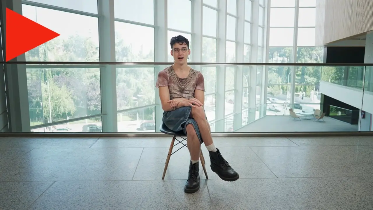 Adi Schwarz durante la entrevista. Imagen de Teatros del Canal.