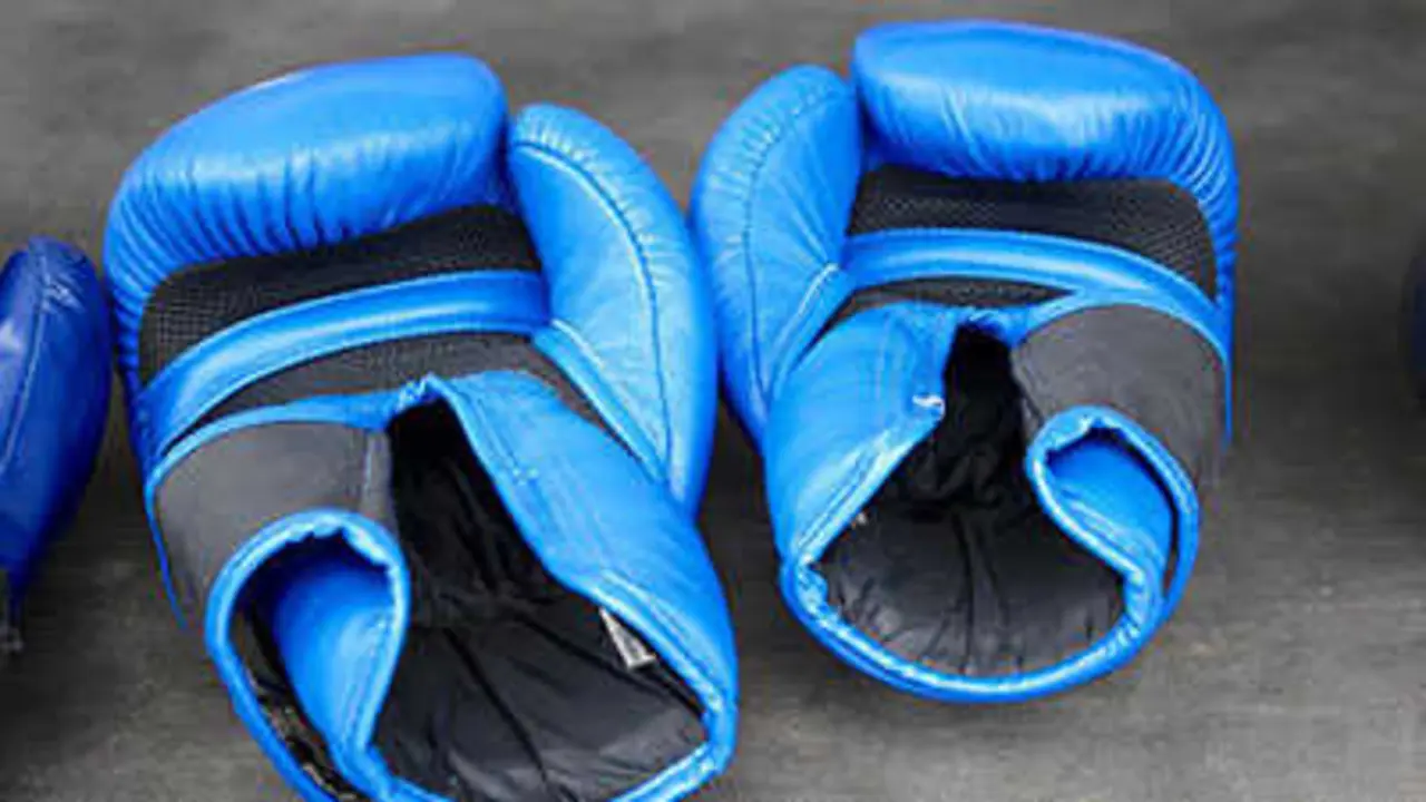 Guantes de boxeo en imagen de archivo.
