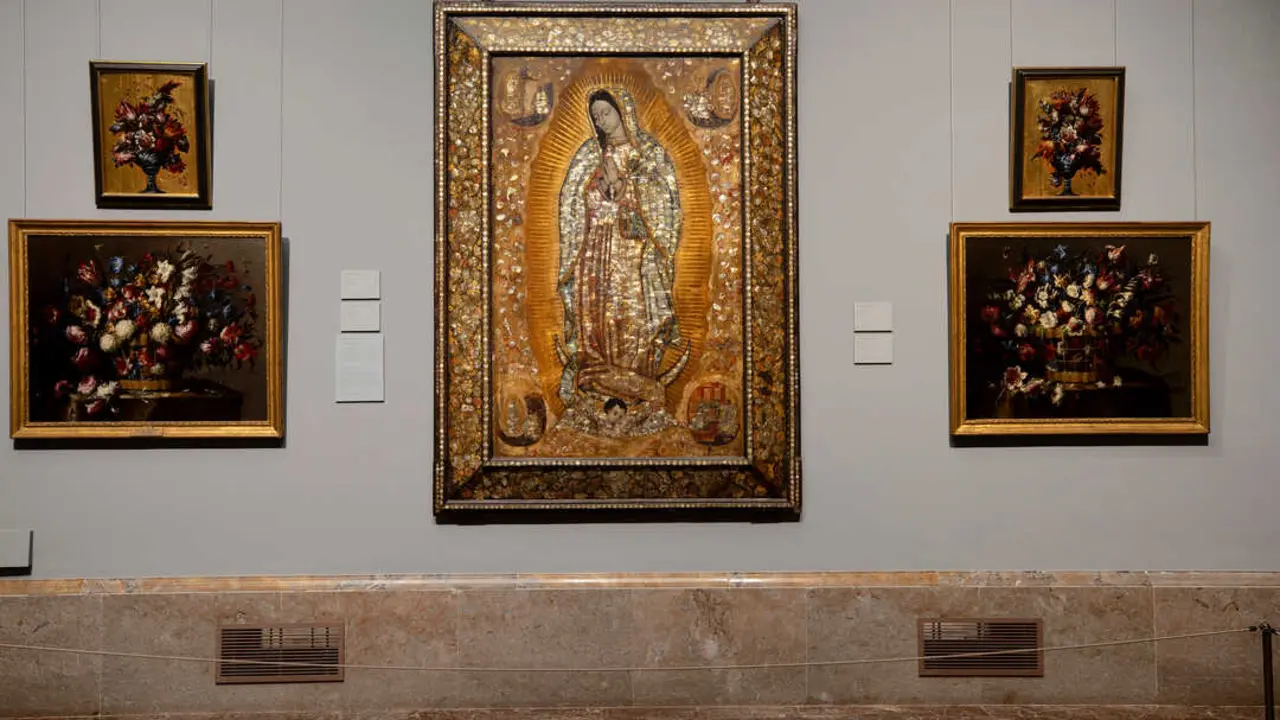 Virgen de Guadalupe Autor&iacute;a desconocida T&eacute;cnica mixta sobre tabla con incrustaciones de n&aacute;car h. 1680-1710 Castell&oacute;n de la Plana, Monasterio de Madres Capuchinas.
