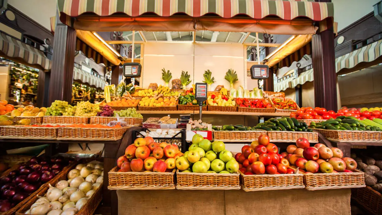 Un puesto de frutas de un mercado. Imagen de archivo.