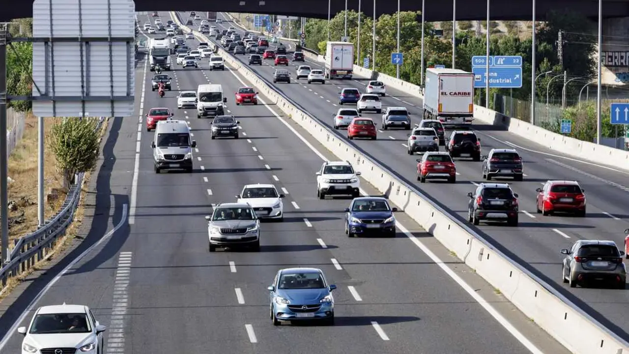 Veh&iacute;culos en la carretera A-4 durante la operaci&oacute;n retorno del verano, a 31 de agosto de 2025, en Madrid (Espa&ntilde;a). Imagen de EP.