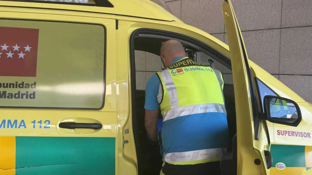 Archivo - Herido grave un motorista tras salirse de la v&iacute;a en la A-6 a la altura de Las Rozas. EP.