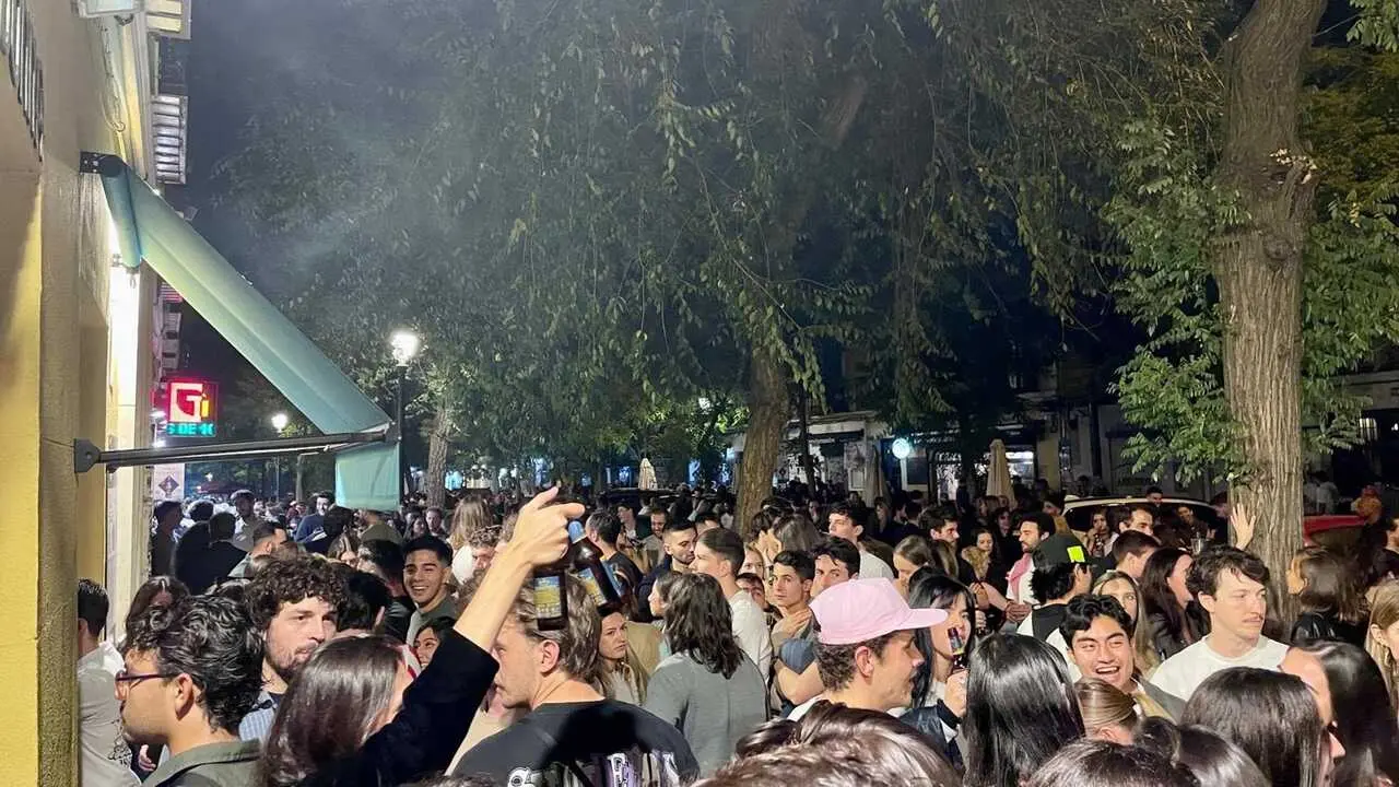 Una de las calles del barrio en la celebraci&oacute;n de Tapapi&eacute;s. Imagen de la Asociaci&oacute;n Vecinal La Corrala.