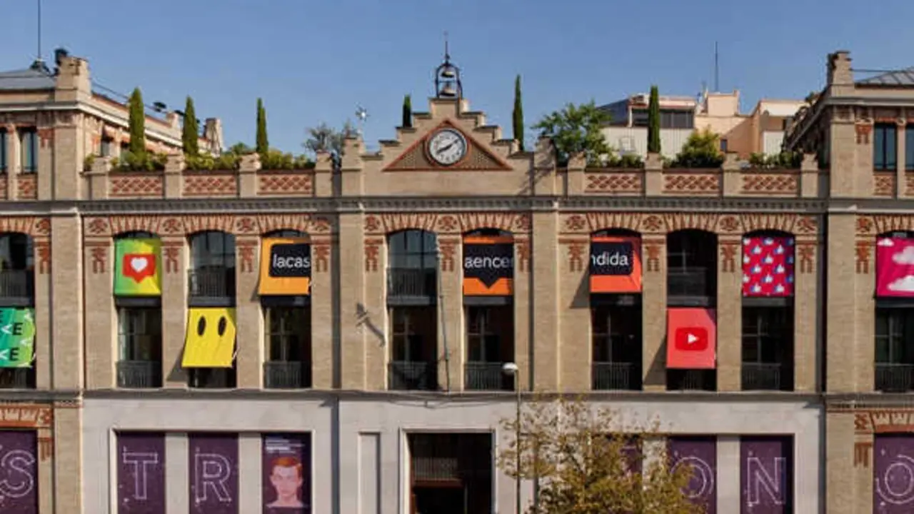 Fachada de La Casa Encendida.