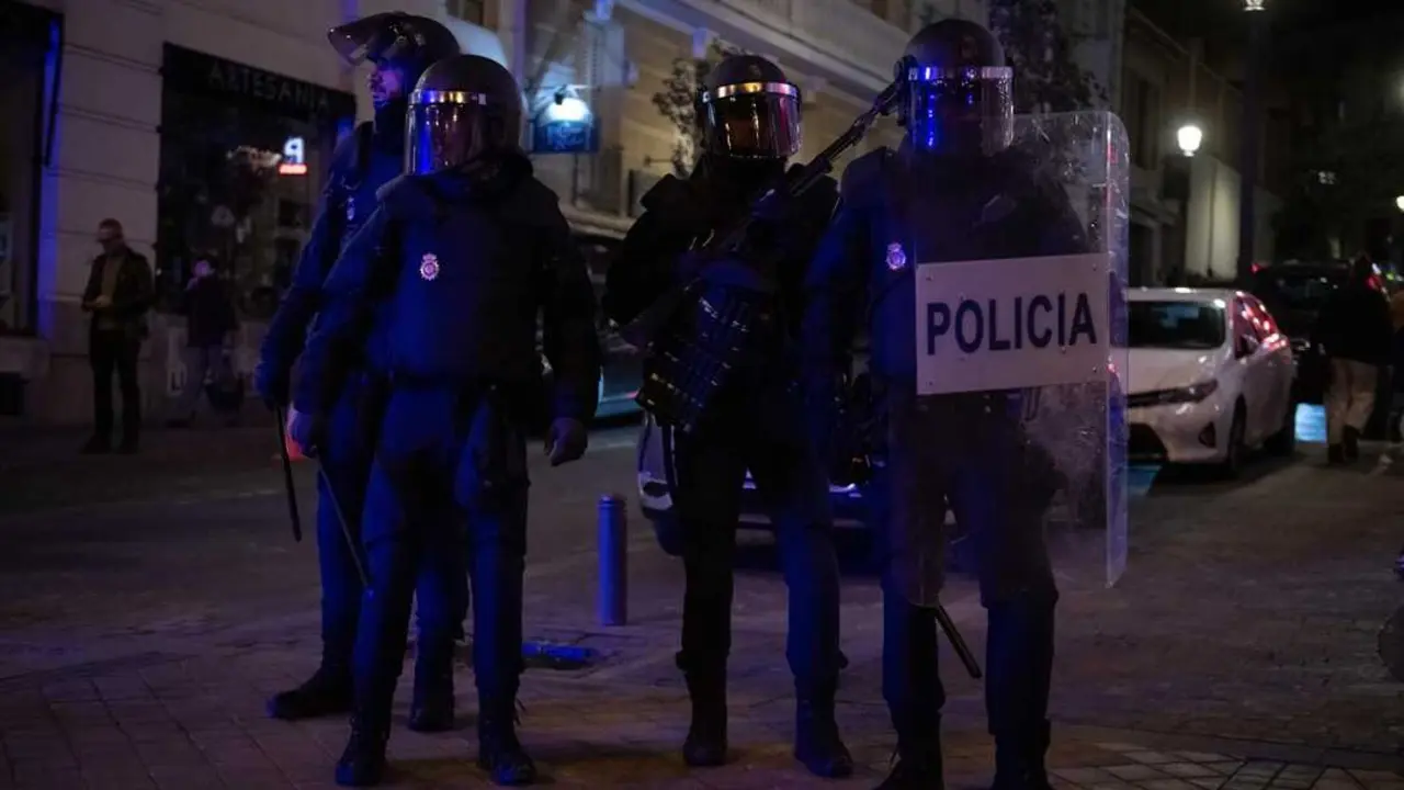 Varios agentes antidisturbios de la Polic&iacute;a Nacional durante una manifestaci&oacute;n nacionalista, a 8 de noviembre de 2025, en Madrid (Espa&ntilde;a).