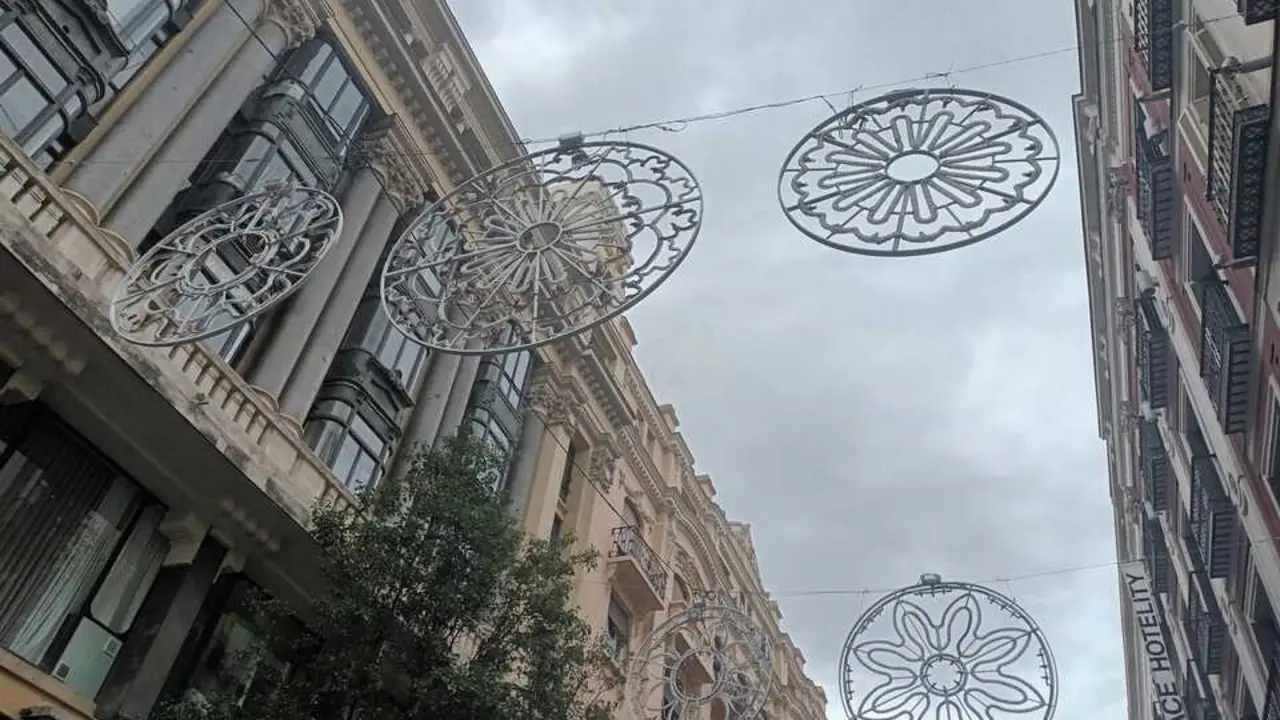 Un Madrid de luces instaladas se prepara para la Navidad. Imagen de EP.