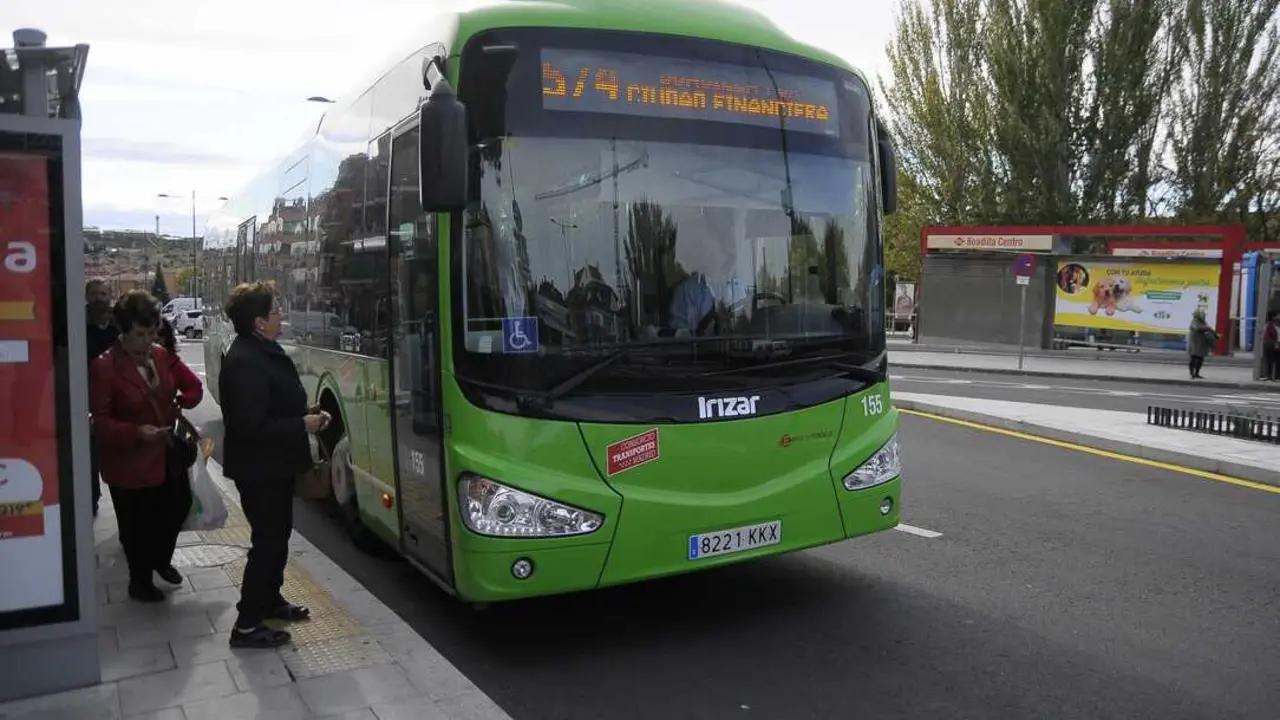 Imagen de recurso de un autob&uacute;s interurbano en Madrid.