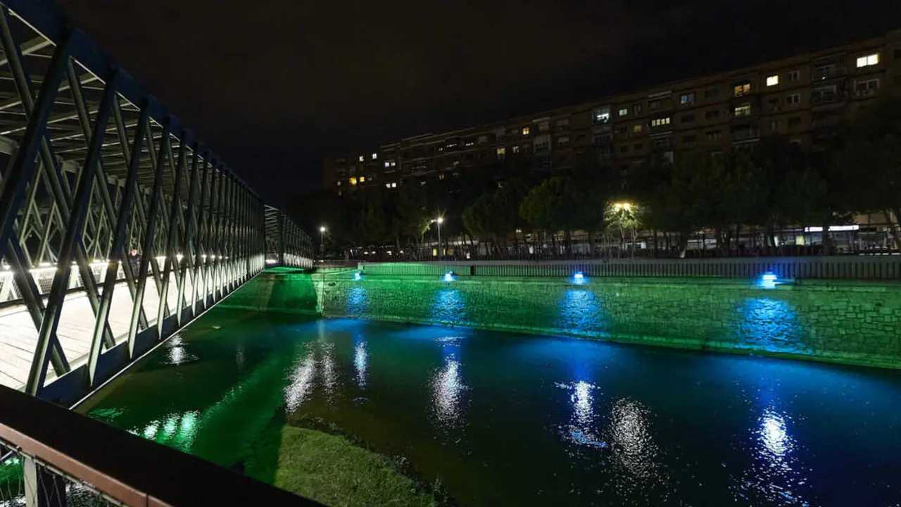Foto del r&iacute;o Manzanares iluminado. Imagen del Ayuntamiento de Madrid.