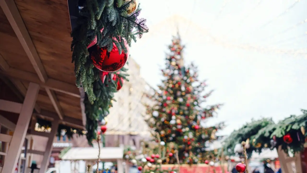 Un mercado navide&ntilde;o en imagen de archivo.