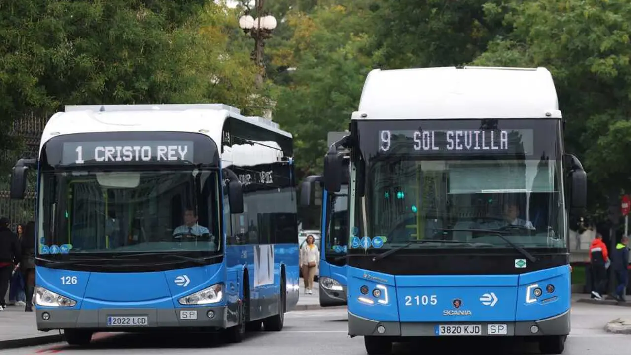 Dos autobuses de la EMT. Imagen de archivo de EP.