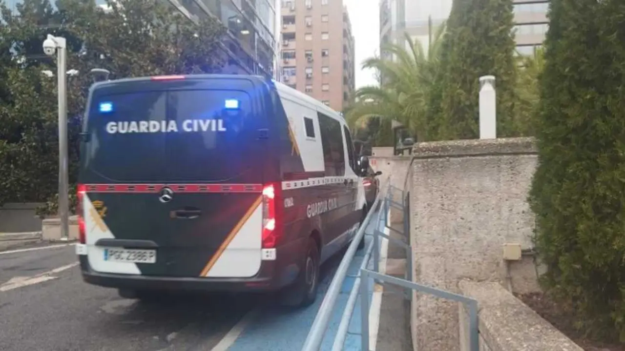 Furg&oacute;n en la Audiencia Provincial de Madrid. Imagen de EP.