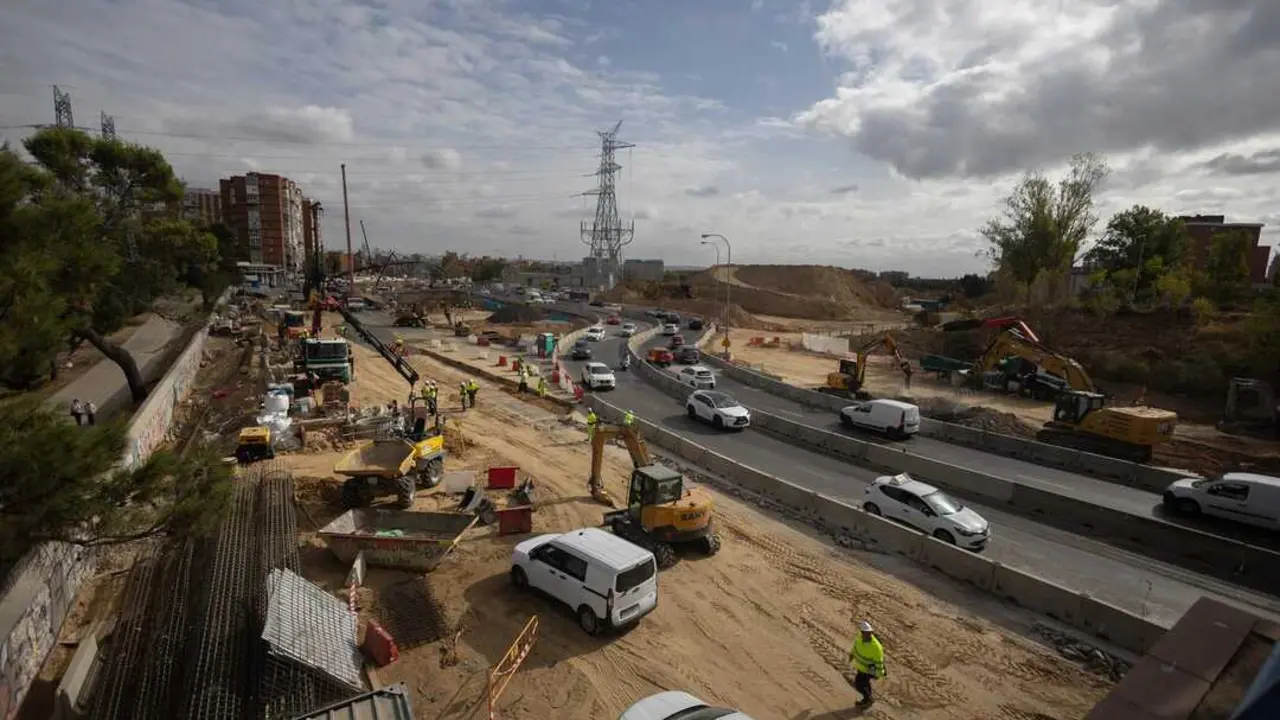 Vista de las obras del soterramiento de la carretera A-5, a 13 de octubre de 2025, en Madrid (Espa&ntilde;a). Las obras de la A-5 est&aacute;n a punto de cumplir un a&ntilde;o en unos trabajos de soterramiento que van "en plazo", como han confirmado tanto el alcalde. Imagen de EP.