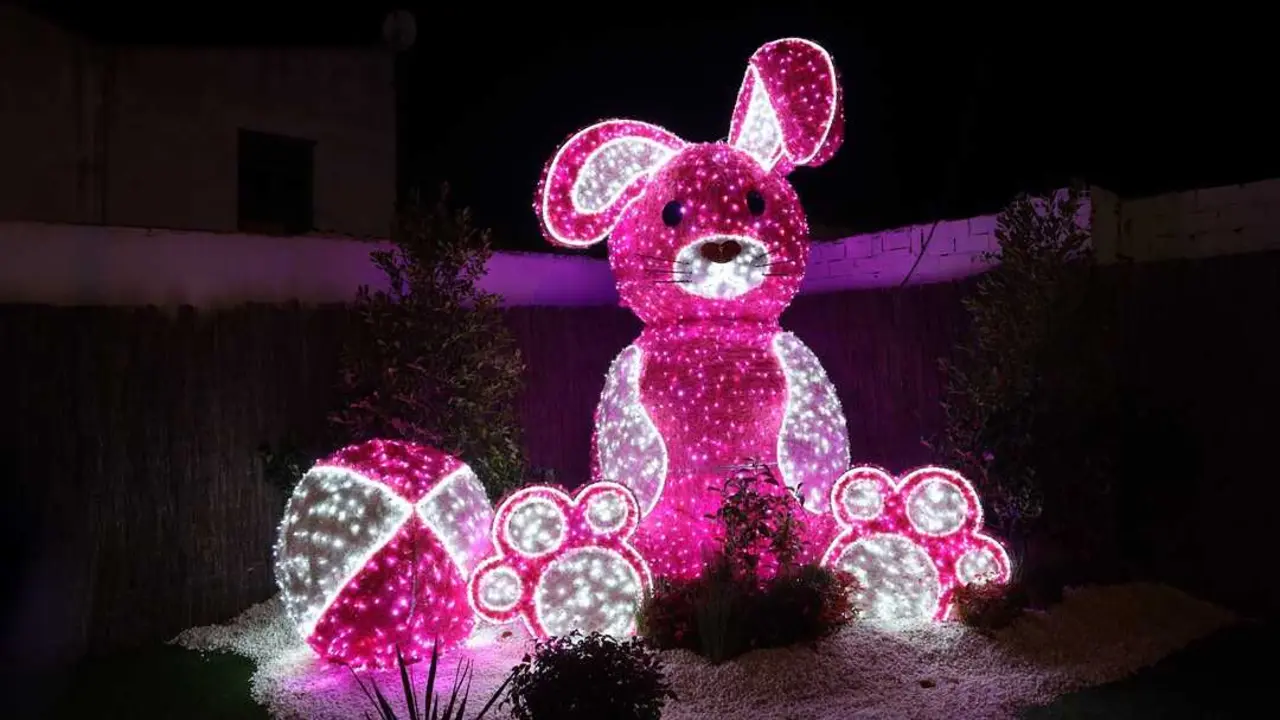 Figura navide&ntilde;a decoraci&oacute;n luces de calle. Imagen del Ayuntamiento de Fuenlabrada.