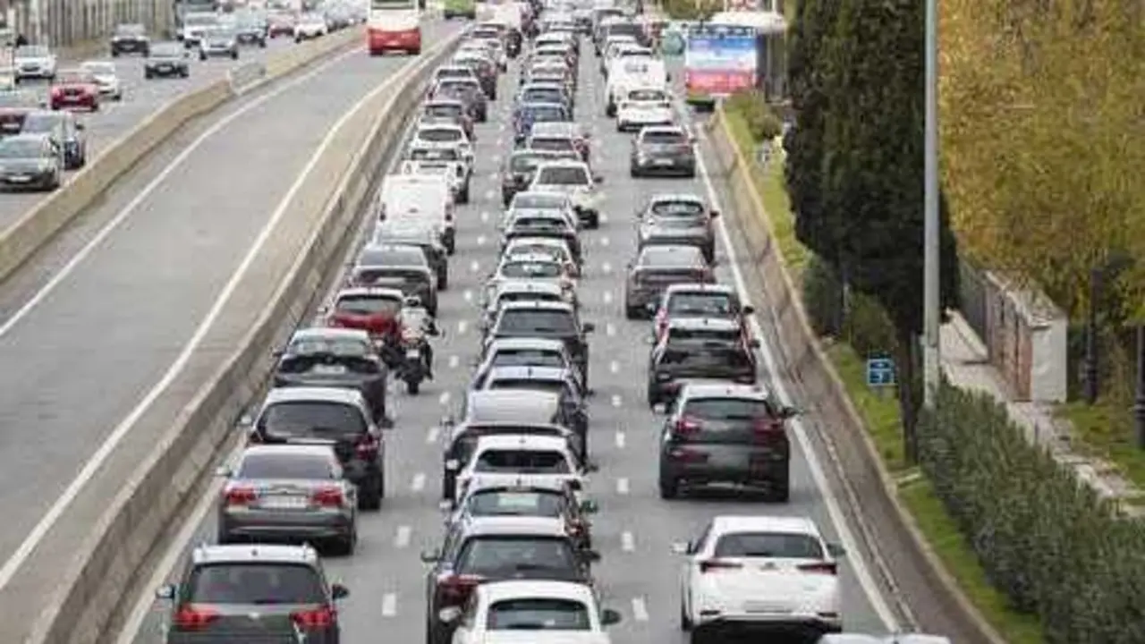 Carreteras en la operaci&oacute;n salida. Imagen de EP.
