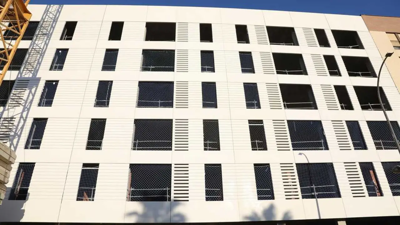 Las 23 viviendas p&uacute;blicas de alquiler en el Paseo en la Estacde Getafe se sortear&aacute;n el 19 de enero. Imagen del consistorio.