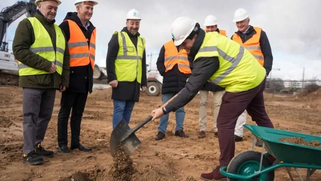 Obras del nuevo Parque Comercial de Colmenar Viejo. Imagen del consistorio.