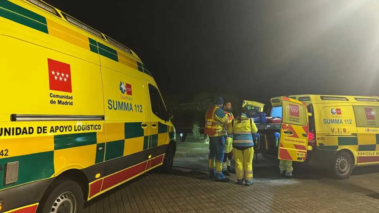 Emergencias 112 Comunidad de Madrid atiende a tres heridos por un incendio.