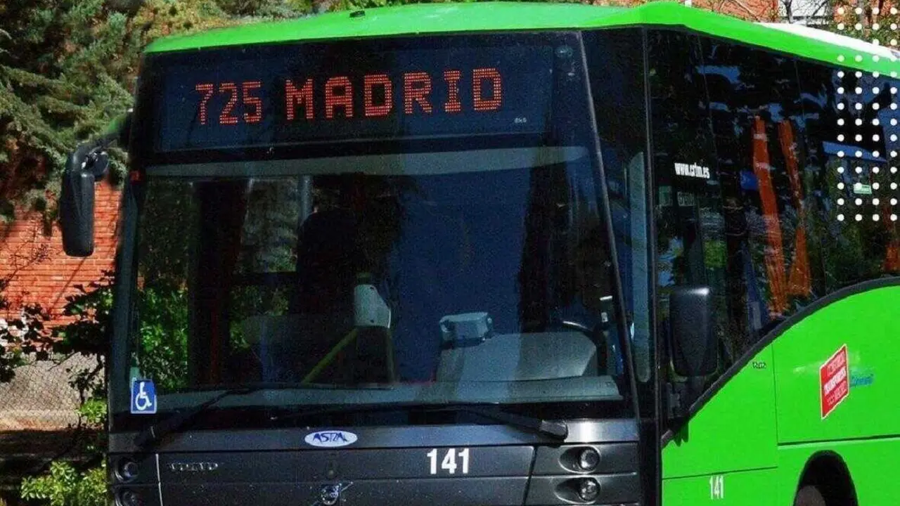 Imagen de archivo de un autob&uacute;s 725.