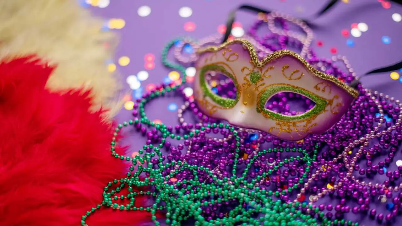 Una m&aacute;scara de carnaval. Imagen de archivo.